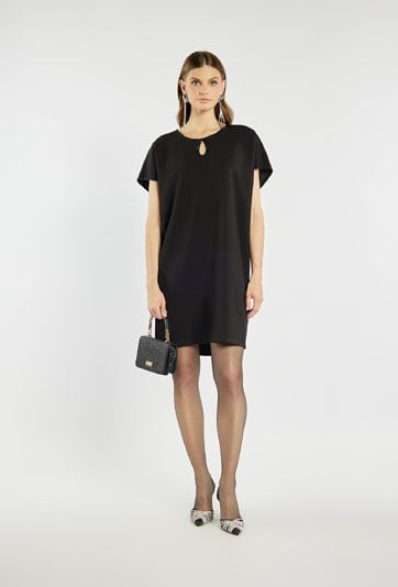 Elegancka czarna sukienka