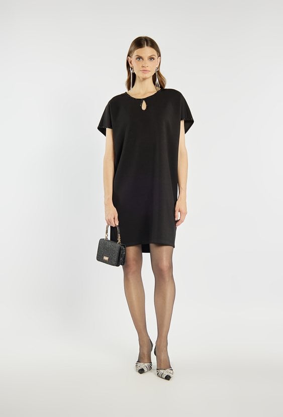 Elegancka czarna sukienka