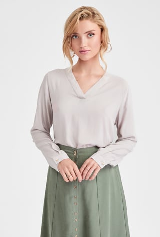 Wiskozowa bluzka w V-nek