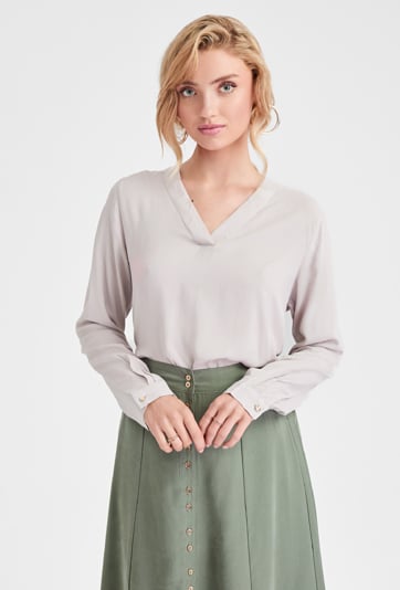 Wiskozowa bluzka w V-nek