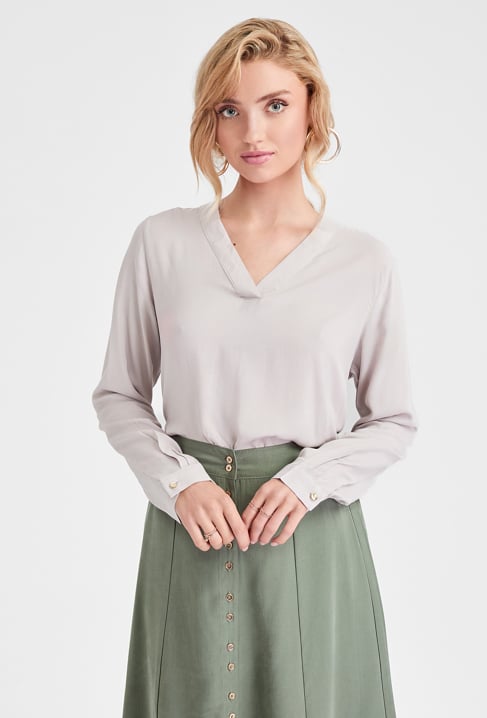 Wiskozowa bluzka w V-nek