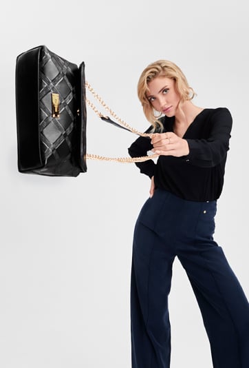 Wiskozowa bluzka w V-nek