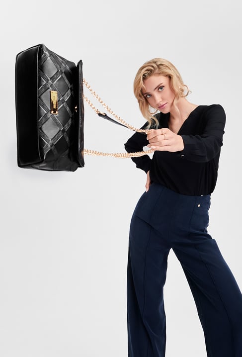 Wiskozowa bluzka w V-nek