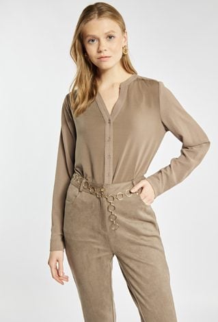 Koszula z dekoltem V