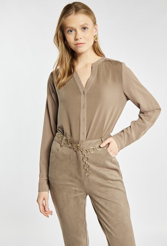 Koszula z dekoltem V