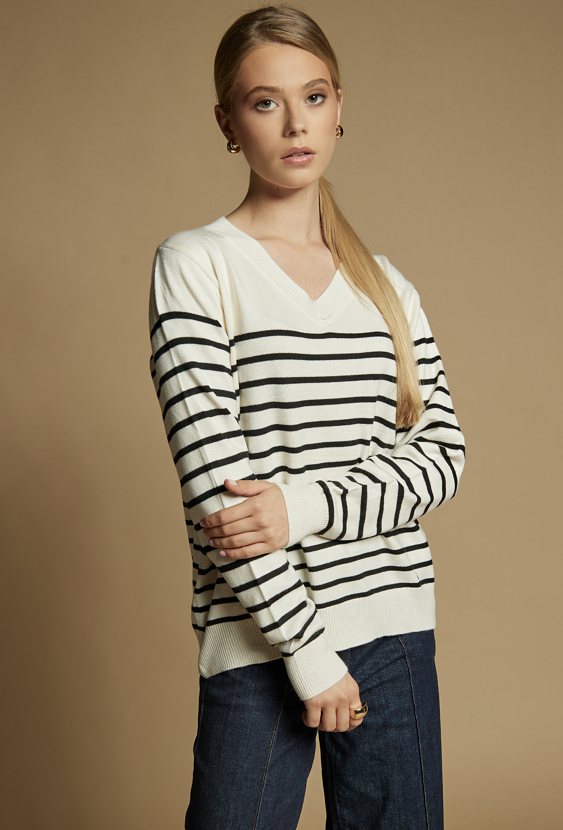 Sweter w paski