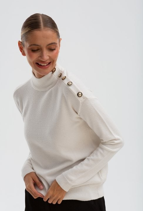 Biały sweter z ozdobnymi guzikami