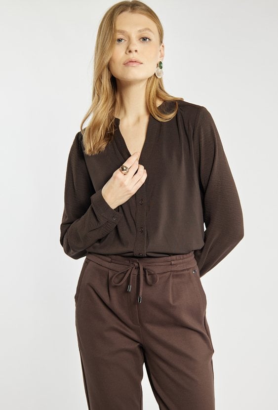 Koszula z dekoltem V