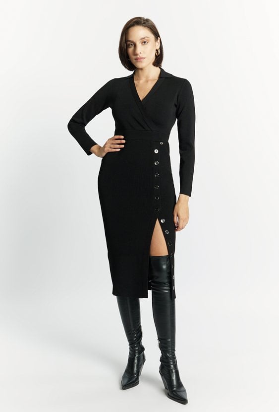 Dopasowana sukienka z rozporkiem z przodu