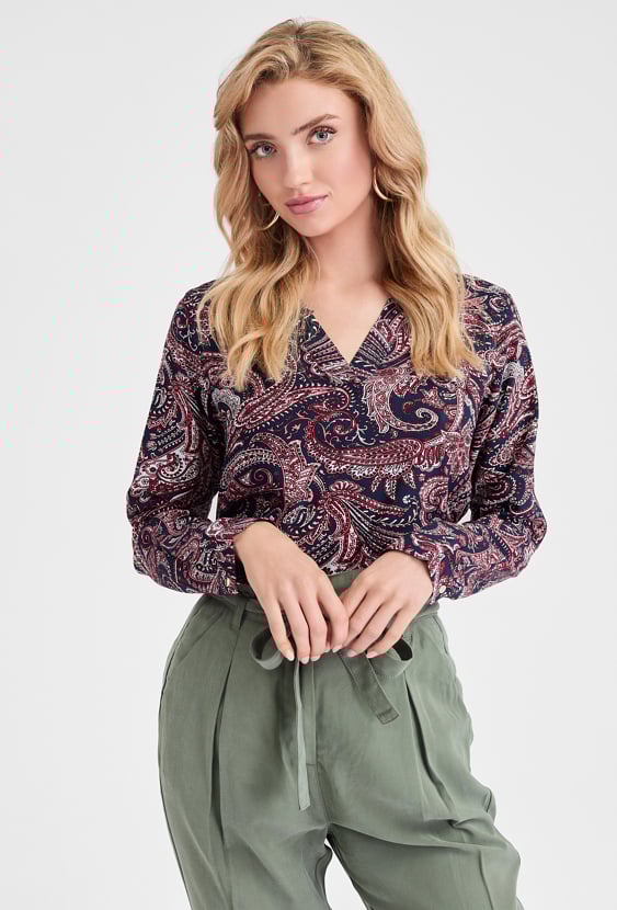 Wiskozowa bluzka w V-nek