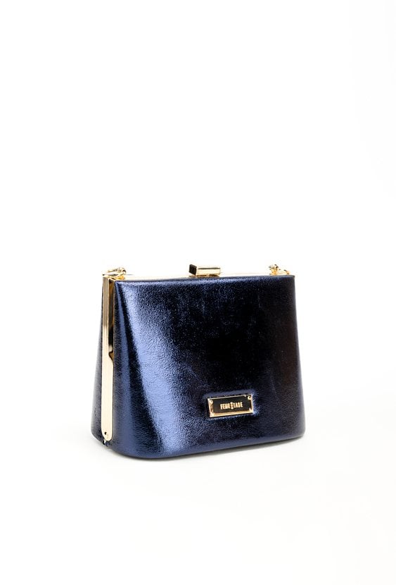 Kuferek z delikatnym połyskiem