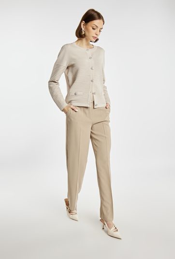 Sweter z połyskującymi guzikami