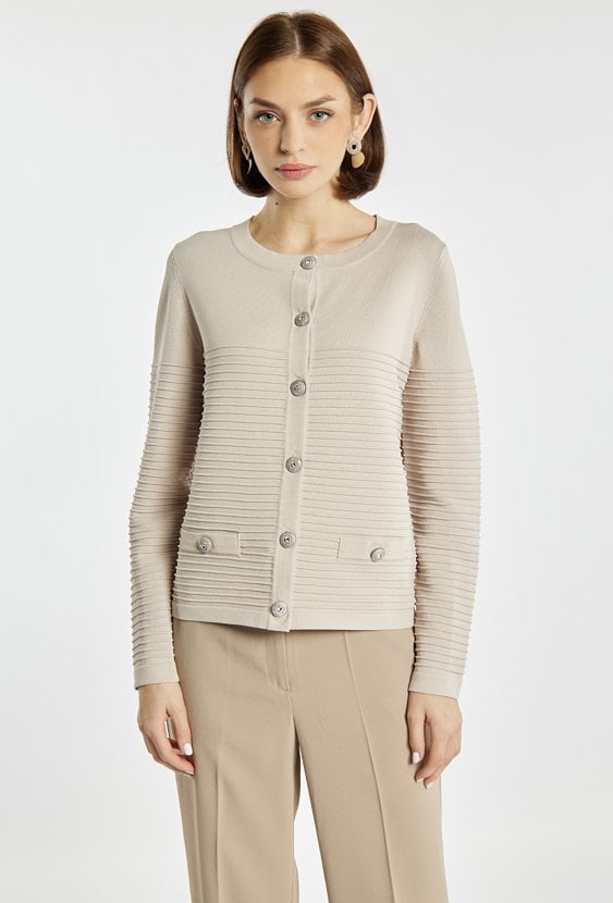 Sweter z połyskującymi guzikami