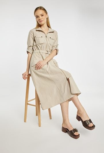 Casualowa sukienka z paskiem