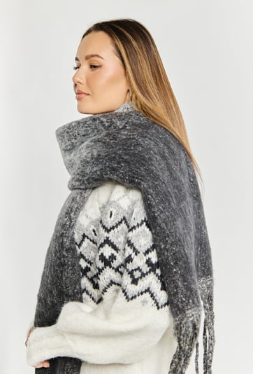 Szalik w stonowanych barwach