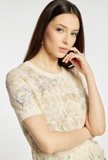 Ażurowy sweter z wzorem