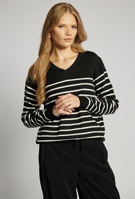 Sweter w paski