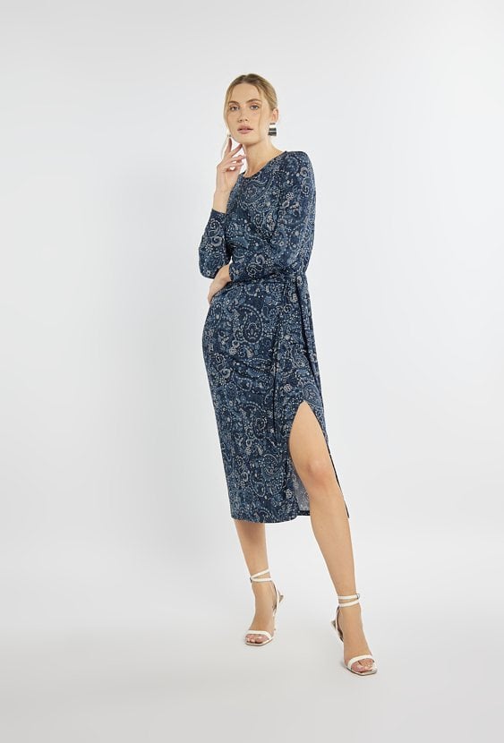 Sukienka z wiązaniem