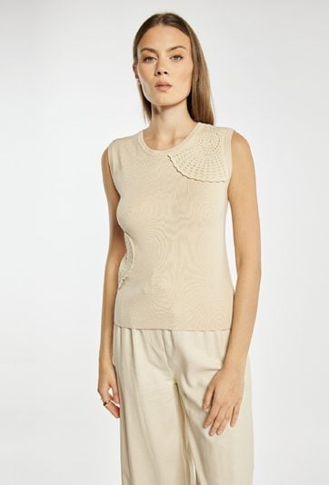 Sweter z ażurowymi wstawkami