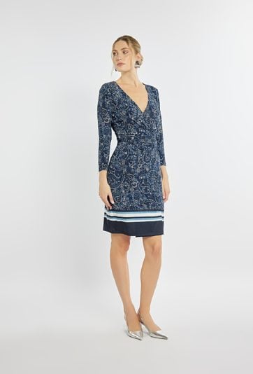 Sukienka z kopertowym dekoltem