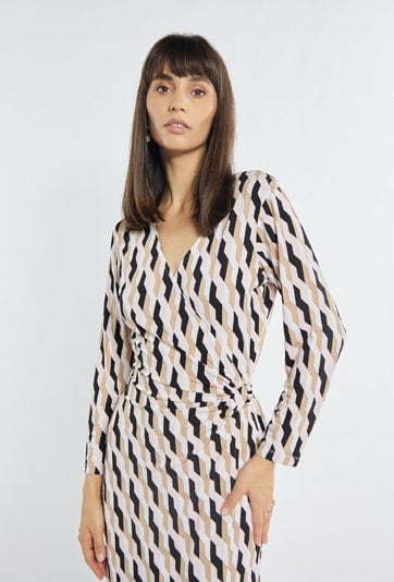 Sukienka z kopertowym dekoltem