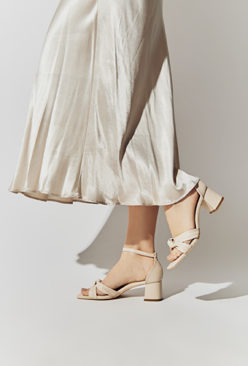 Beżowe sandały damskie