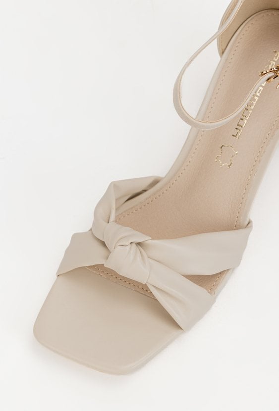 Beżowe sandały damskie