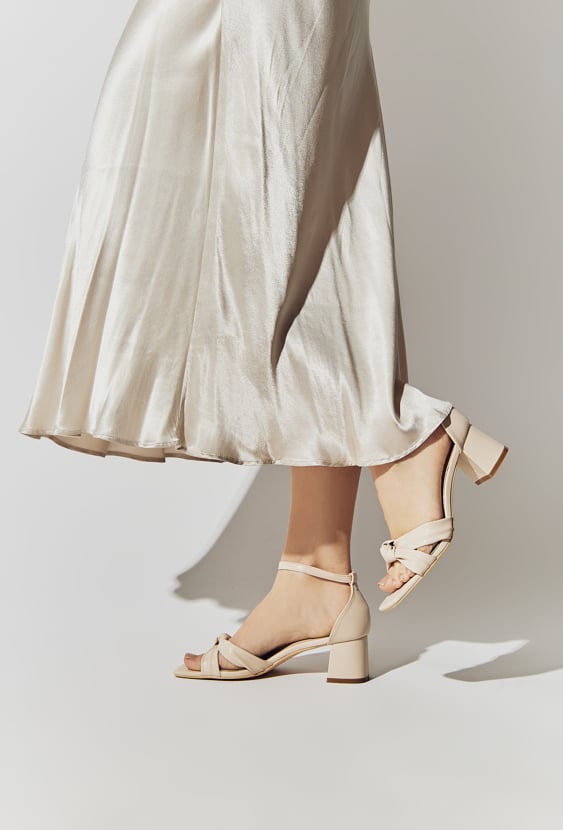 Beżowe sandały damskie