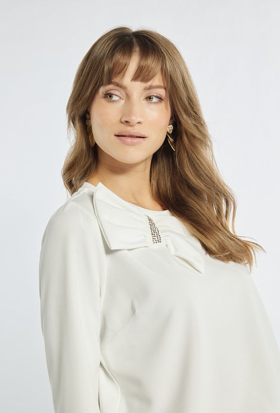 Biała bluza z kokardą