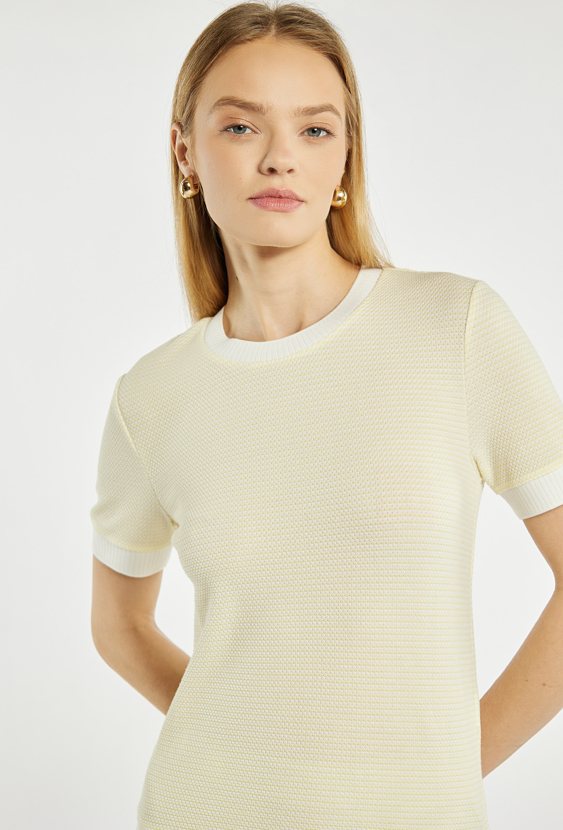 Sweter damski z krótkim rękawem