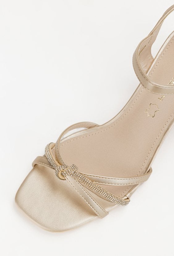 Sandały damskie w złotym kolorze