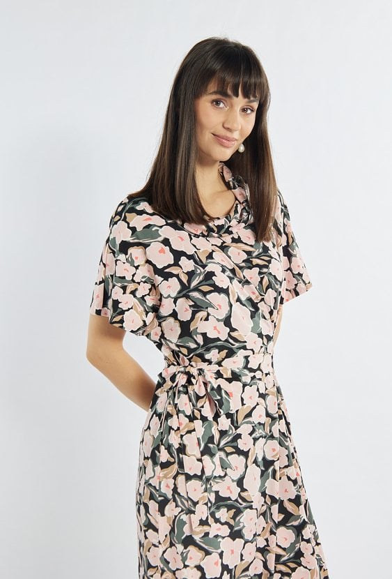 Sukienka w kwiatowy wzór