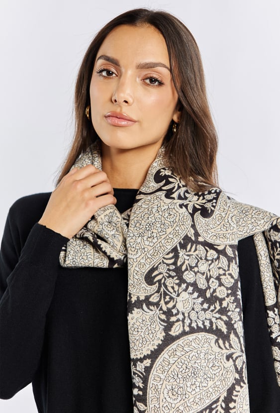 Szalik z ciekawym wzorem