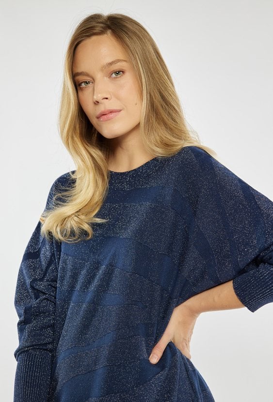 Sweter z delikatnym połyskiem