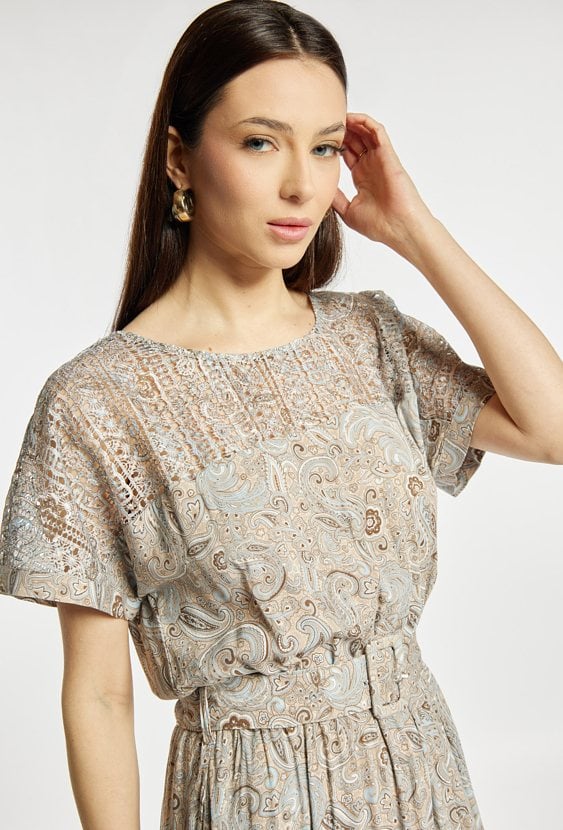 Sukienka midi z paskiem