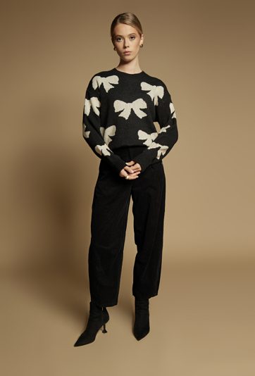 Sweter damski z kokardkami