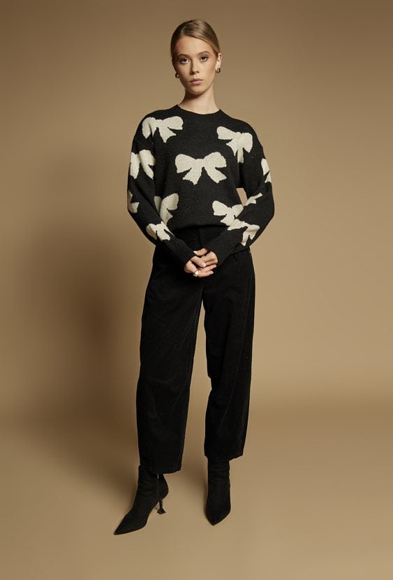 Sweter damski z kokardkami
