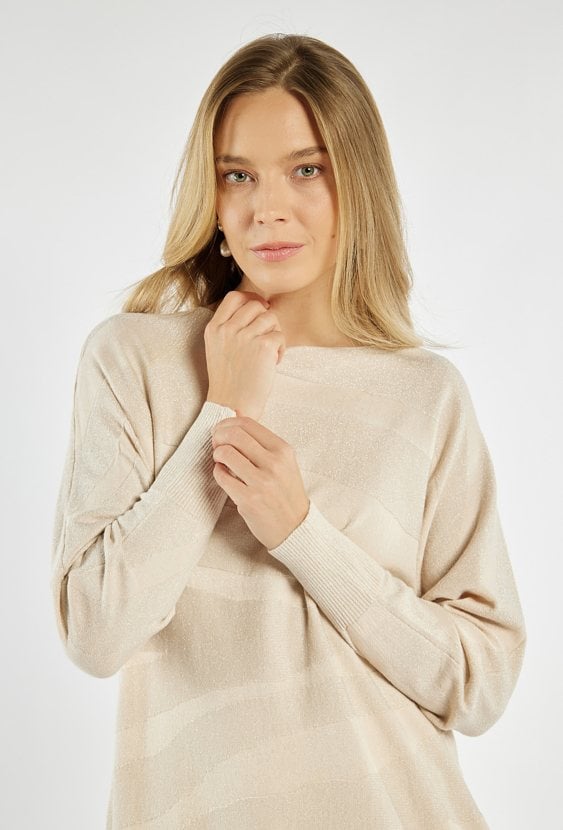 Sweter z delikatnym połyskiem