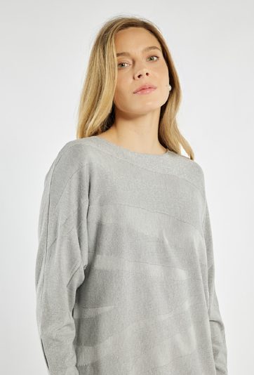 Sweter z delikatnym połyskiem