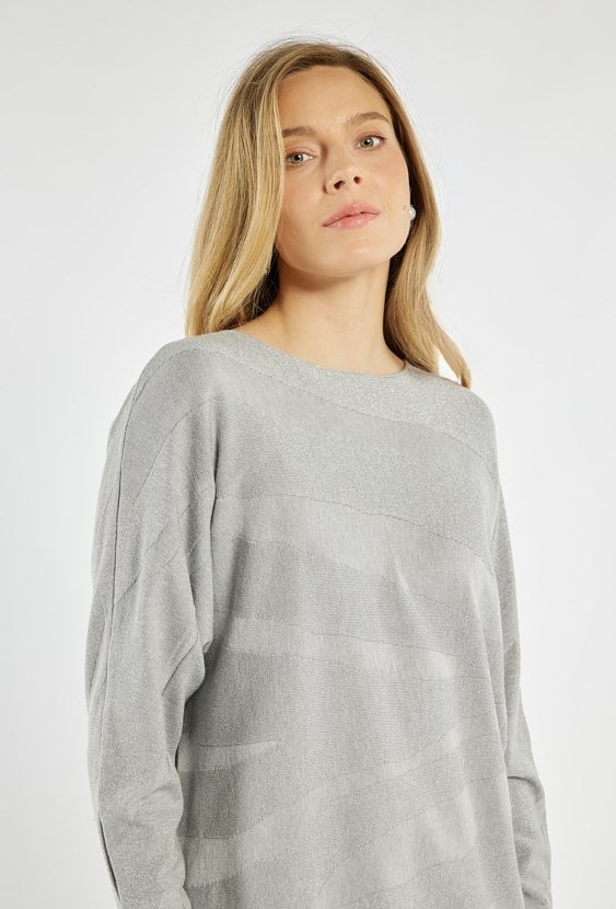 Sweter z delikatnym połyskiem