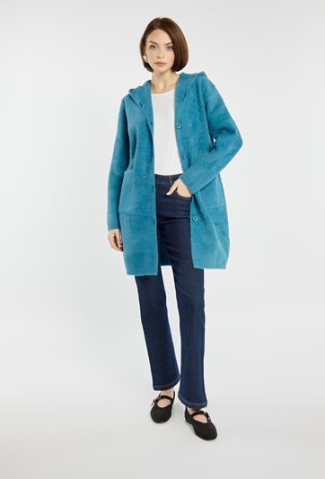 Dłuższy sweter z kapturem