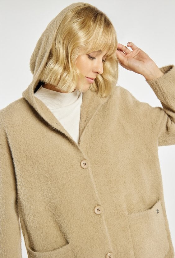 Dłuższy sweter z kapturem