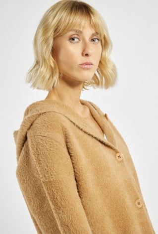 Dłuższy sweter z kapturem