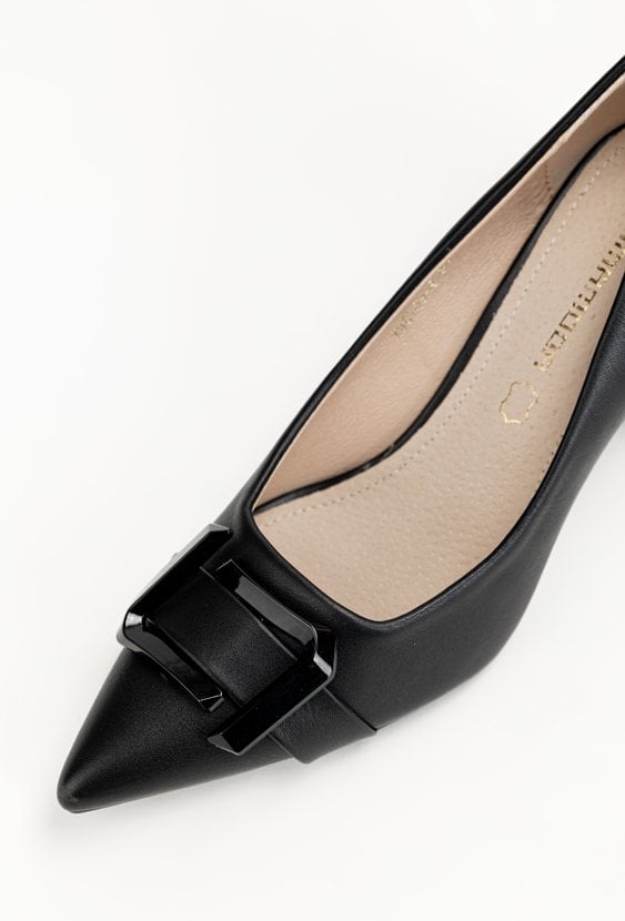 Czarne czółenka z ozdobną klamrą FALLA