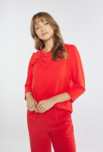 Czerwona bluza z kokardą