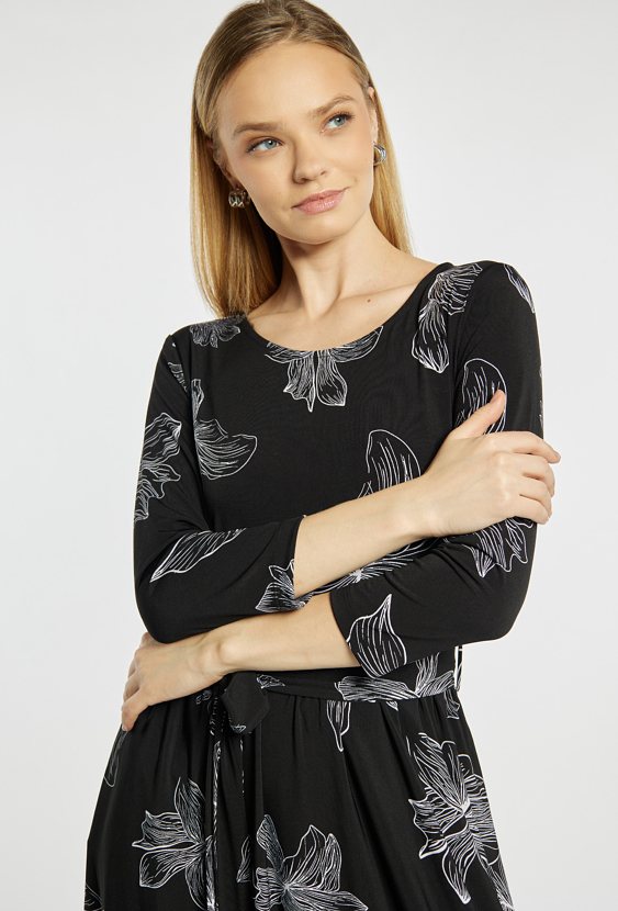 Sukienka midi z wiązaniem