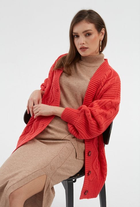 Kardigan o warkoczowym splocie