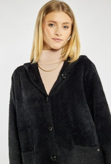 Dłuższy sweter z kapturem