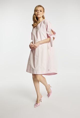 Sukienka w pastelowym odcieniu