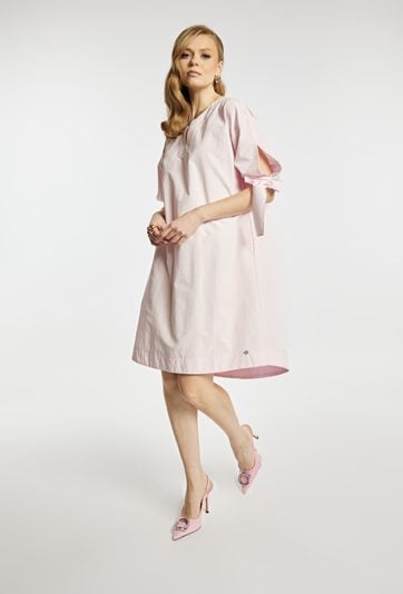 Sukienka w pastelowym odcieniu